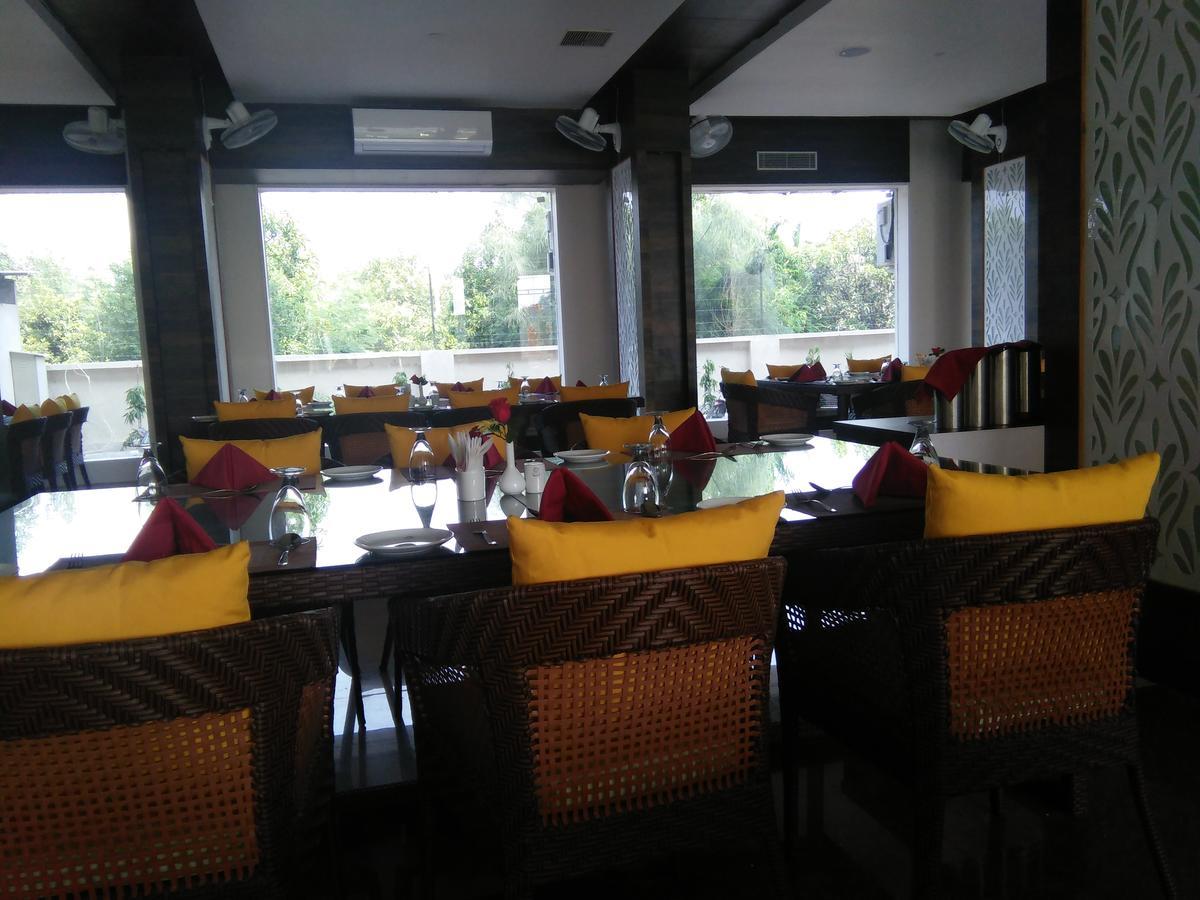 Silver Estate Resort Tikamgarh Ngoại thất bức ảnh